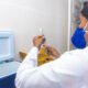 A vacinação contra a gripe segue em Salvador exclusivamente para o público elegível da estratégia. Entre os habilitados para receber a dose do imunizante estão trabalhadores da saúde, crianças entre seis meses e 6 anos; gestantes e puérperas;
