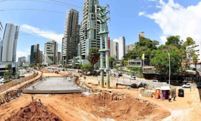 Para dar continuidade às obras de requalificação da Avenida Tancredo Neves, o trânsito terá um desvio no início da Avenida Magalhães Neto,