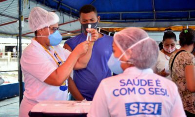 O Vacina em Movimento, projeto itinerante de vacinação contra a Covid-19 em Salvador, está presente na Feira de São Joaquim, na Cidade Baixa,