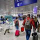 O governo passa a exigir, a partir de hoje (20), o comprovante de vacinação para entrar no Brasil. Além do comprovante de vacinação para viajantes vindos de outras nações que desejem entrar no país por via aérea