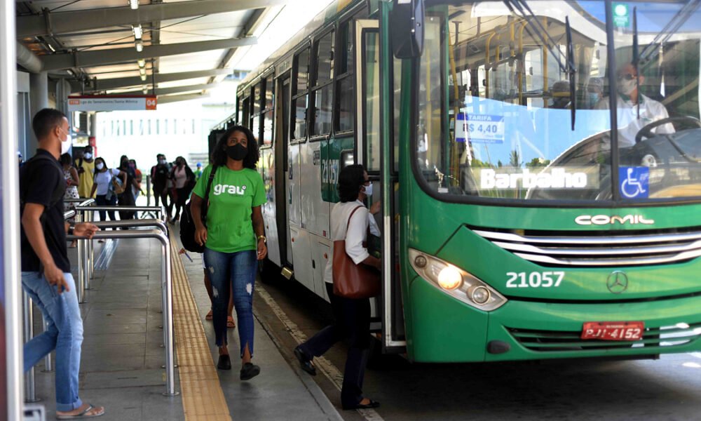 Para otimizar o atendimento de transporte por ônibus em Salvador, quatro linhas passarão por mudanças a partir deste sábado (11).