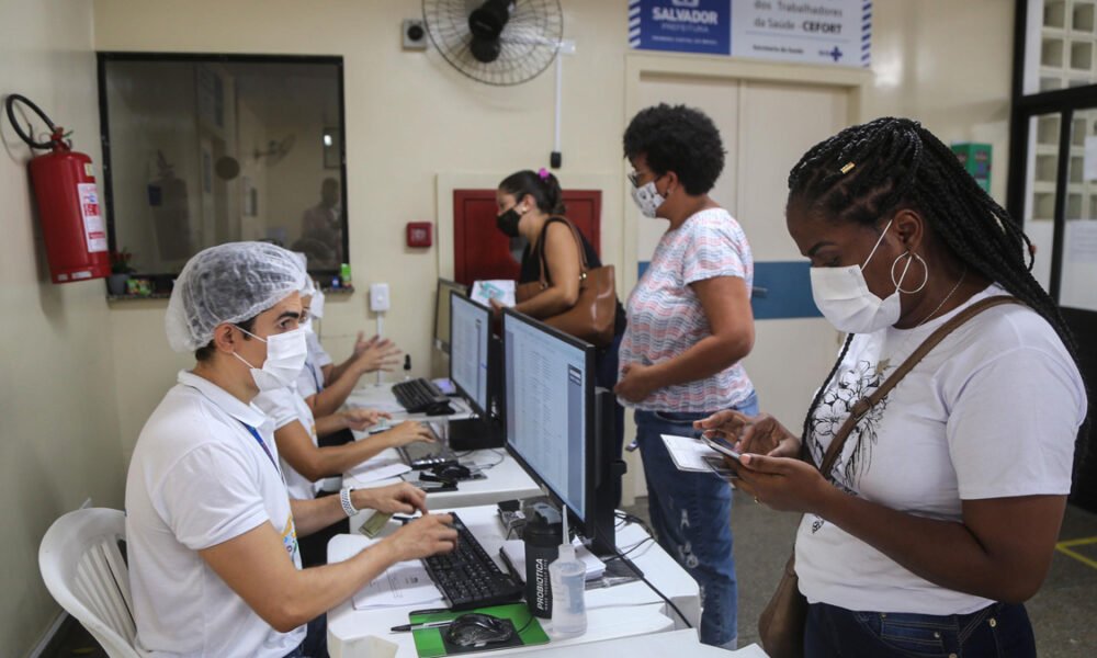 Para garantir que os beneficiários do Programa Auxílio Brasil (antigo Bolsa Família) possam realizar o acompanhamento exigido pelo Governo Federal, a Secretaria Municipal da Saúde (SMS)