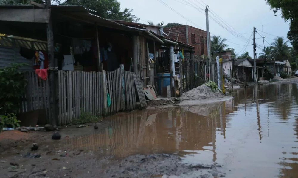 O Governo do Estado disponibilizou uma conta bancária para recebimento de doações em dinheiro para ajudar as vítimas das enchentes na Bahia.