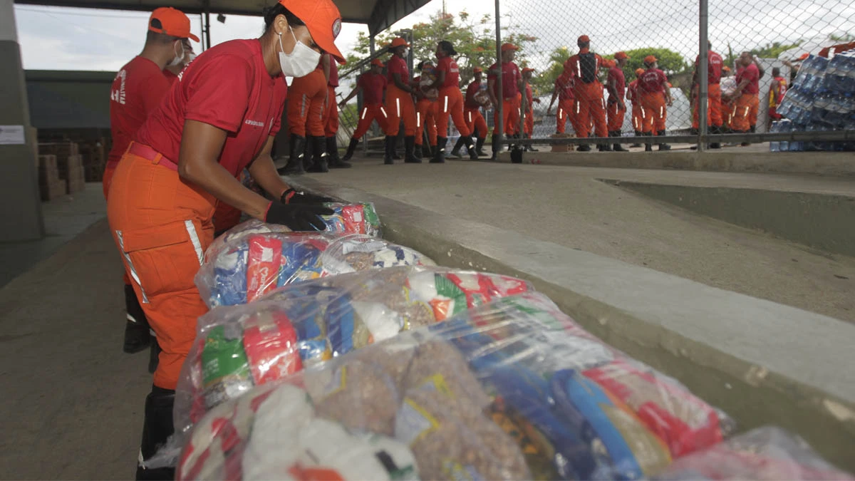 Entrando na corrente humanitária que está se espalhando em todos os pontos da Bahia e do Brasil, os shoppings Barra, Itaigara, Paseo, Piedade