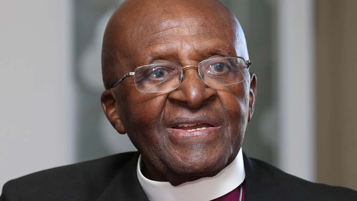 Desmond Tutu, o clérigo e ativista social que foi um gigante da luta contra o apartheid na África do Sul, morreu aos 90 anos, neste domingo