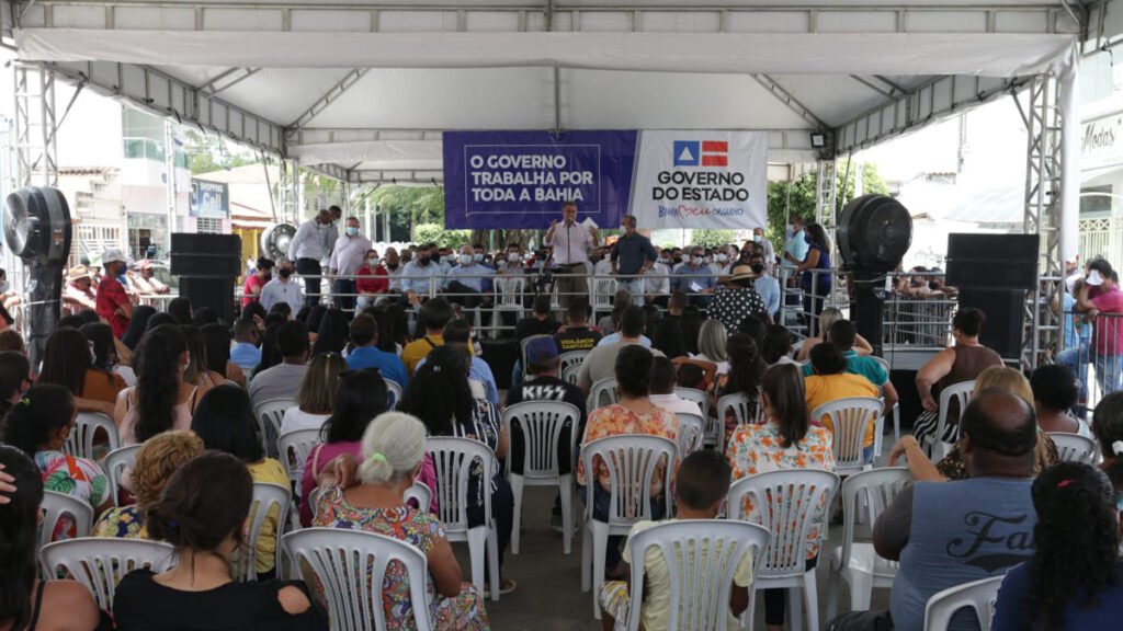Em visita a Antônio Gonçalves, nesta quarta-feira (1º), o governador Rui Costa entregou a recuperação de 63 quilômetros da rodovia BA-131,