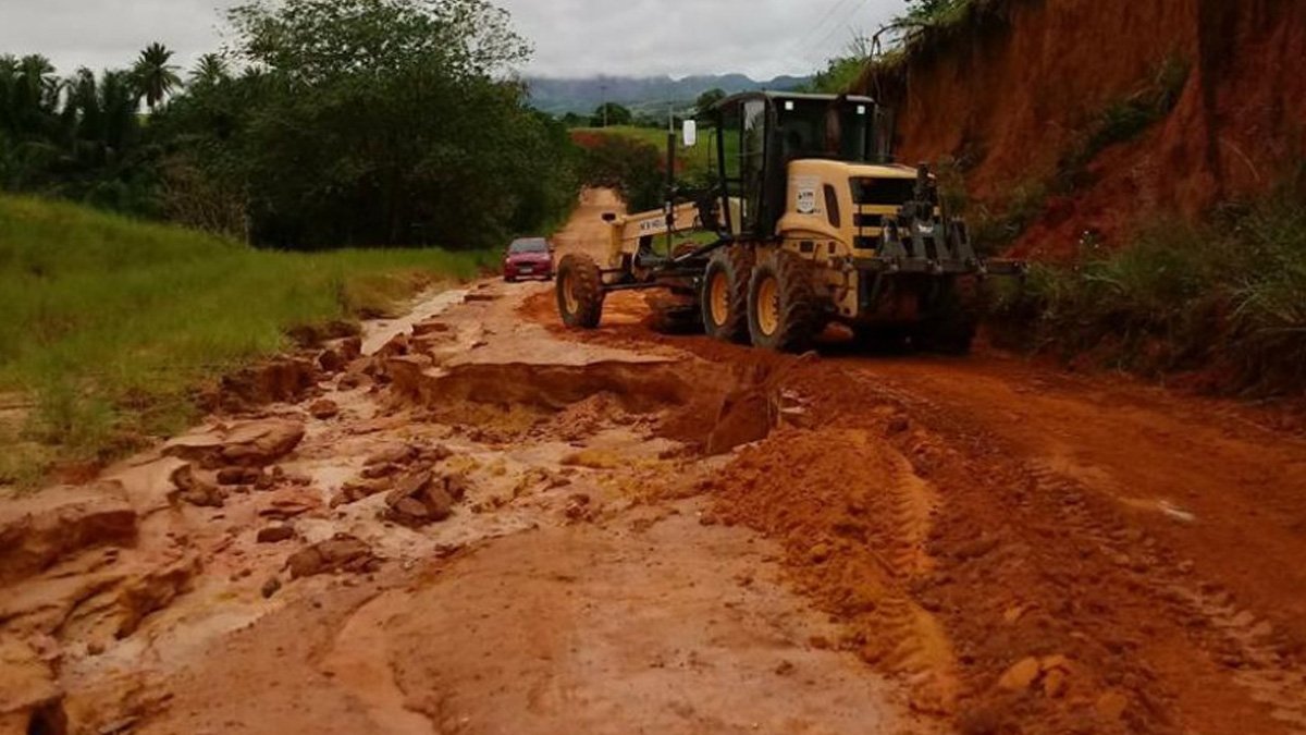 Com o retorno da chuva intensa no Extremo Sul baiano, o gabinete avançado implantado pelo Governo do Estado já iniciou a recuperação