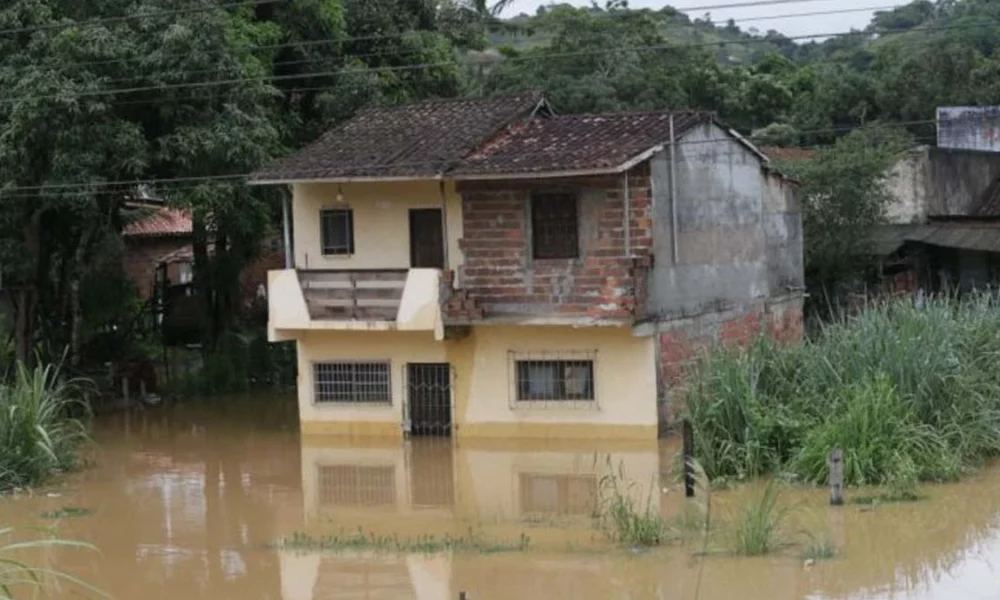 Subiu para 24 o número de mortos pelas chuvas e enchentes que ocorrem em diversas regiões do estado da Bahia