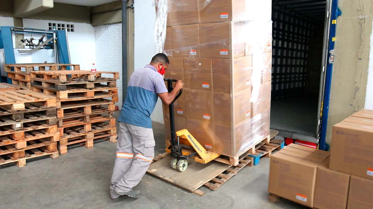 A Secretaria da Saúde da Bahia (Sesab) enviou nesta segunda-feira (27), kits de medicamentos que possibilitam atender até 3 mil pacientes nas regiões