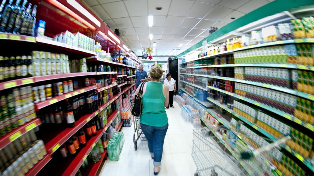 O Índice Nacional de Preços ao Consumidor Amplo (IPCA), que mede a inflação oficial do país, registrou taxa de 0,95%, em novembro deste ano. Esta é a maior para um mês de novembro desde 2015 (1,01%). Em novembro de 2020, a alta de preços foi de 0,89%.