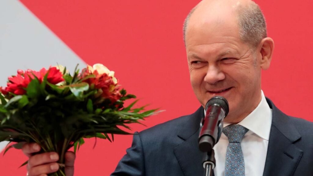 Olaf Scholz sucederá Angela Merkel como o novo chanceler da Alemanha, depois de obter uma maioria de 395 dos 736 votos dos delegados