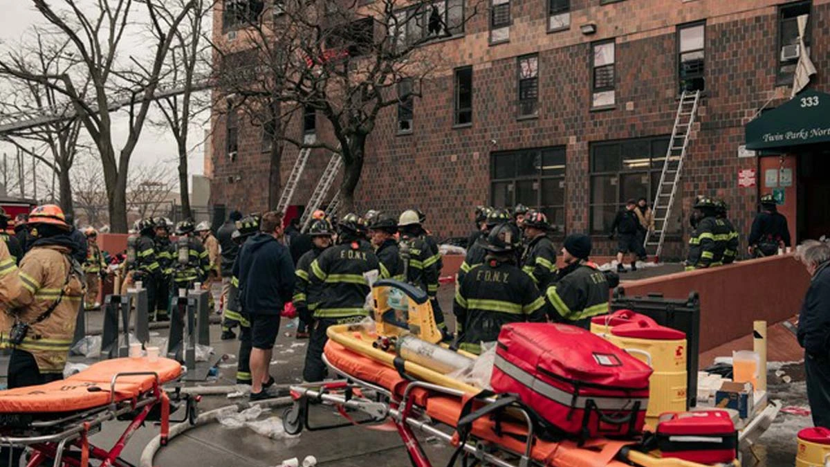 Um incêndio em um edifício de 19 andares em Nova York deixou 19 mortos, dos quais nove são crianças, nesse último domingo (9).