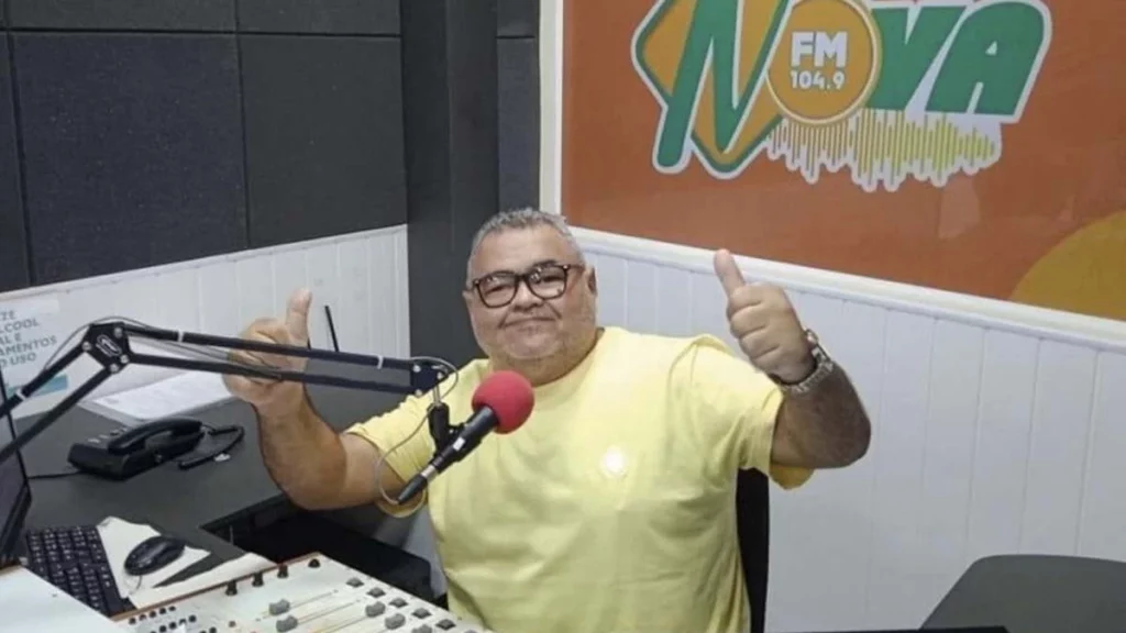 O radialista Ubiracyauri Lopes Lemos (58) que se posicionava contra a vacinação do coronavírus morreu na última segunda-feira (3), vítima de Covid-19 no município de Iguatu, a 361,4 quilômetros de Fortaleza.