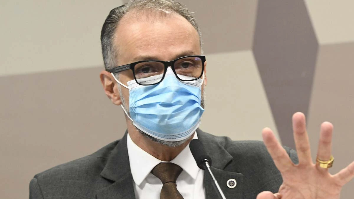O diretor-presidente da Agência Nacional de Vigilância Sanitária (Anvisa), Antonio Barra Torres, divulgou uma nota neste sábado (8) em