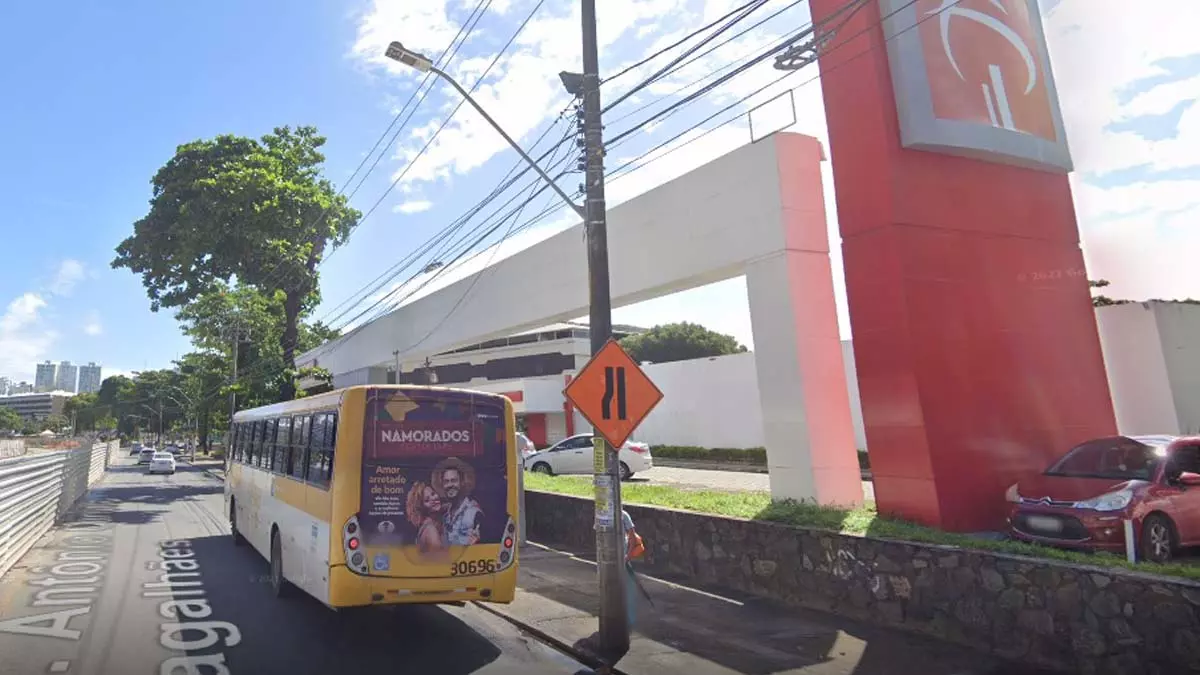 Quem costuma utilizar o transporte coletivo na região do Shopping Itaigara deve ficar atento a partir deste sábado (22). O ponto de ônibus localizado em