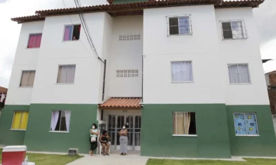 A história de Mônica Machado, 43 anos, é uma entre as 174 famílias da comunidade dos Alagados que receberam apartamentos novos