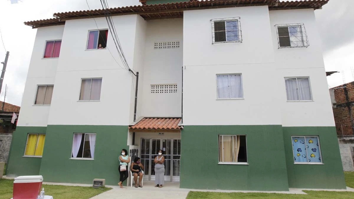 A história de Mônica Machado, 43 anos, é uma entre as 174 famílias da comunidade dos Alagados que receberam apartamentos novos