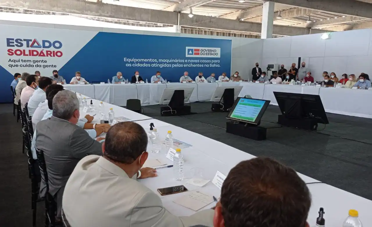 Exposições de Salvador, convênios com seis municípios atingidos pelas chuvas de dezembro de 2021 para a construção de casas, por meio