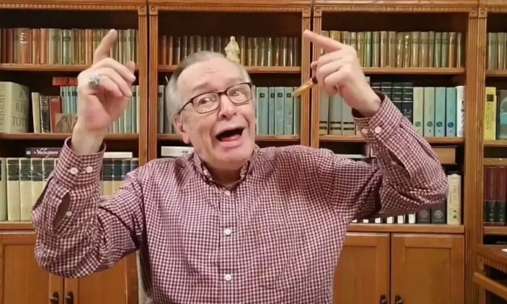Ideólogo da extrmea-direita brasileira e considerado uma espécie de "guru" do bolsonarismo, o escritor Olavo de Carvalho morreu nesta