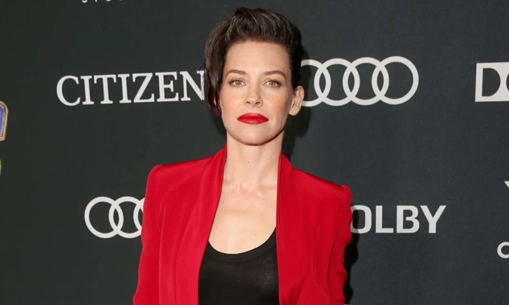 A atriz Evangeline Lilly (Lost), intérprete de Hope Pym em Homem-Formiga (2015) publicou um post no qual mostra que participou de um protesto antivacina em Washington, D.C., nos Estados Unidos, no último domingo (23). Na legenda da publicação, a atriz defendeu a causa.