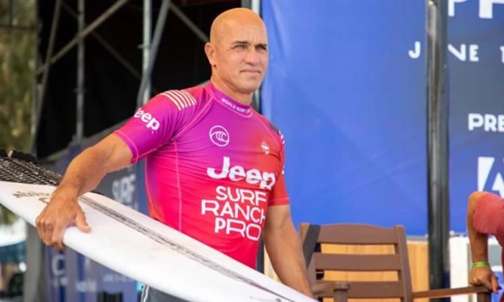 Depois do caso envolvendo o tenista Novak Djokovic, o surfista Kelly Slater poderá não entrar na Austrália para competir no Circuito Mundial da Austrália caso não se vacine contra o covid-19.