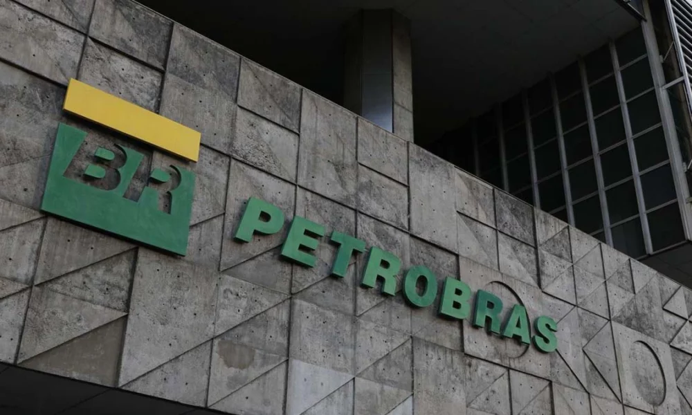 Termina nesta quarta-feira (5) as inscrições para o concurso público da Petrobras. São 757 vagas de nível superior, com salário inicial de R$ 11.716,82.