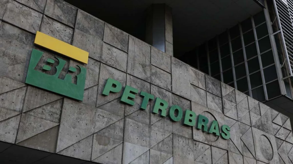 Termina nesta quarta-feira (5) as inscrições para o concurso público da Petrobras. São 757 vagas de nível superior, com salário inicial de R$ 11.716,82.