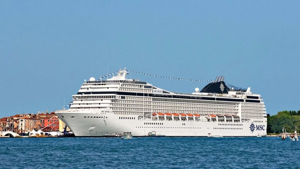 a bardo de outro navio, desta vez no MSC Preziosa, que se encontra próximo a Cabo Frio, na região dos Lagos do Rio de Janeiro. A empresa