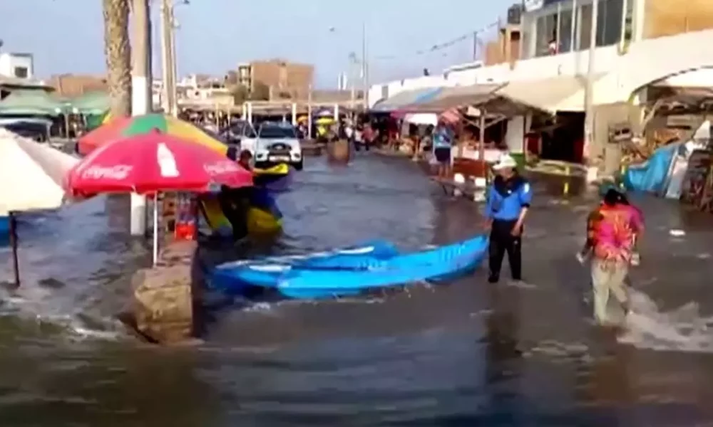 Duas pessoas se afogaram em uma praia no norte do Peru, dizem as autoridades locais, depois que ondas excepcionalmente altas foram