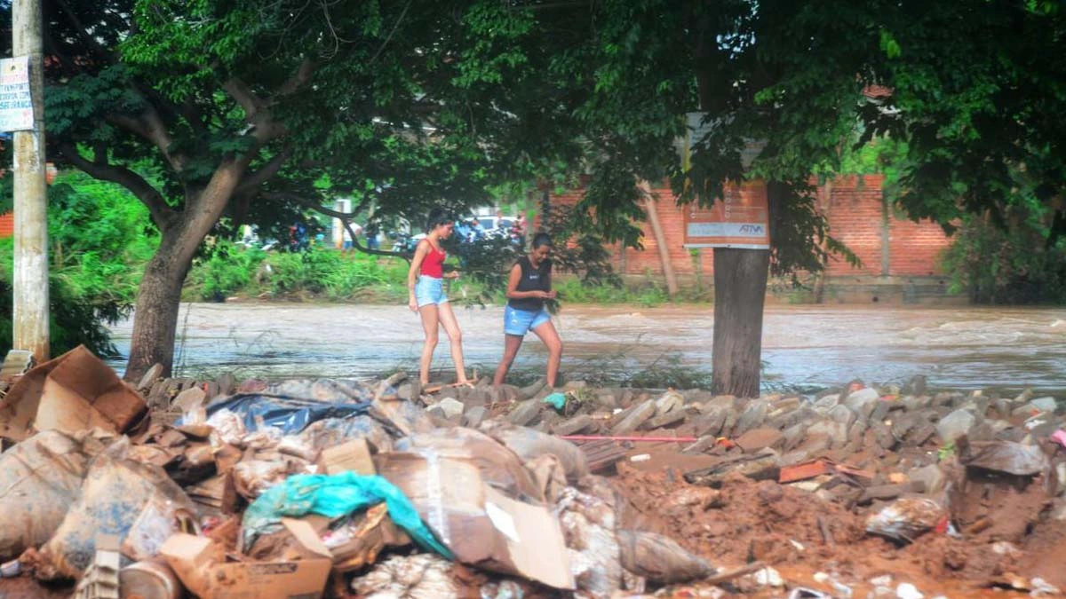 Subiu para 24 o número de mortes causadas pelas fortes chuvas que estão atingindo Minas Gerais desde o início de outubro, quando teve início a atual temporada de chuvas.