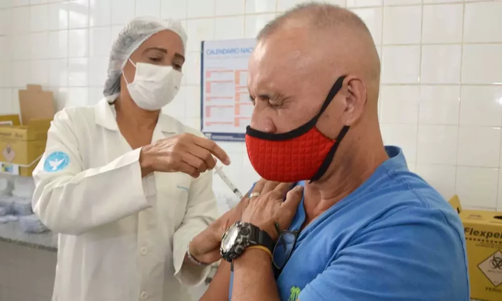 voltados para quem possui cartão SUS de Salvador (no caso da gripe) e para quem está com nome na lista no site da SMS (no caso da vacinação