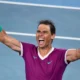 Por dois sets, Rafael Nadal ficou atrás de um adversário 10 anos mais novo que construiu uma fortaleza atrás da linha de base e o superou