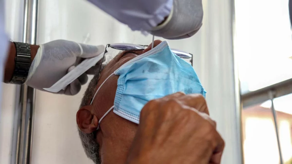 A Bahia registrou nas últimas 24 horas, 494 casos de Covid-19 (taxa de crescimento de +0,03%), 599 recuperados (+0,04%) e 04 óbitos. Dos 1.538.536 casos confirmados desde o início da pandemia, 1.508.026 já são considerados recuperados,713 encontram-se ativos e 29.797 tiveram óbito confirmado.