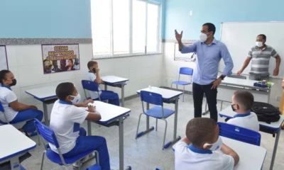 Após requalificação promovida pela Prefeitura de Salvador, a Escola Municipal Professor Afonso Temporal, localizada na Rua José Guimarães, no bairro de Valéria é entregue nesta terça-feira (22). Com investimento de R$3,7 milhões, a unidade atende o Ensino Fundamental Anos Iniciais (do 1º ao 5º ano) e Educação de Jovens e Adultos (EJA) do TAP 1 ao TAP 5.