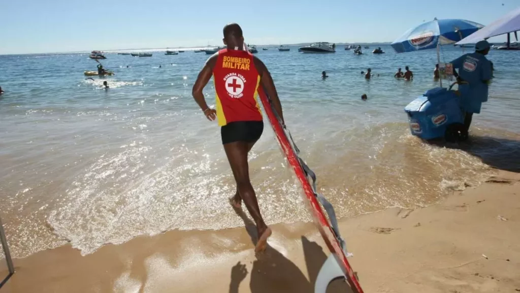 Pessoas com idades entre 12 a 35 anos são as principais vítimas de afogamentos nas praias da capital baiana e da região metropolitana.