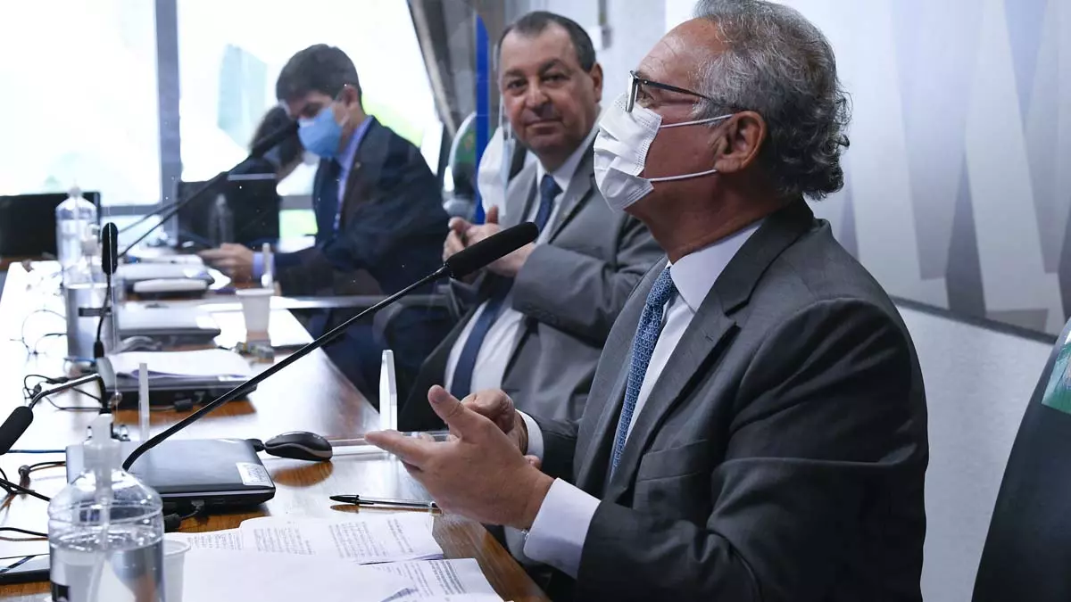 Omar Aziz (PSD-AM), Randolfe Rodrigues (Rede-AP) e Renan Calheiros (MDB-AL), criticaram a posição do procurador-geral da República, Augusto Aras,