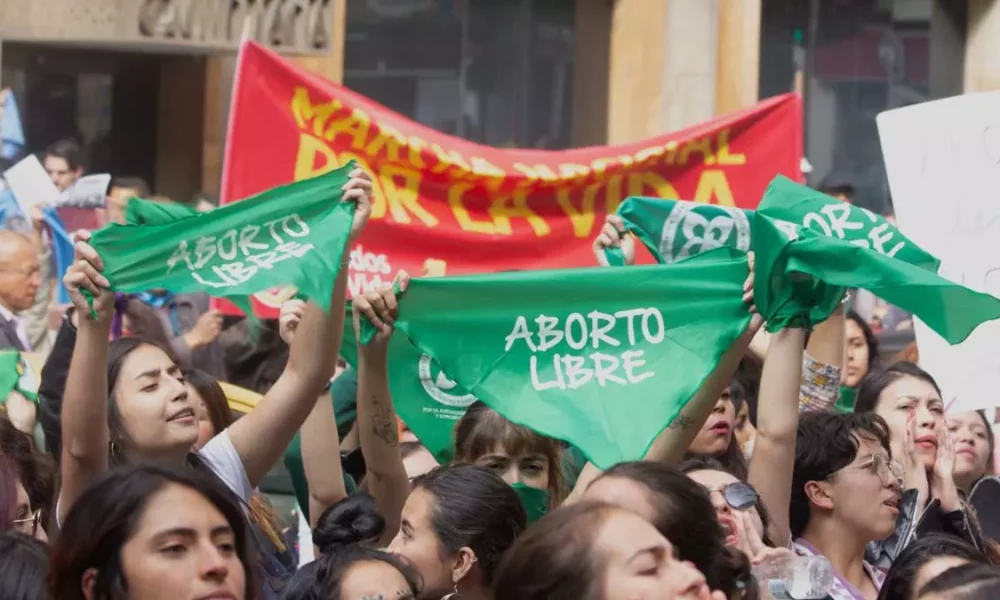 A Colômbia descriminalizou o aborto durante as primeiras 24 semanas de gravidez, somando-se a uma recente série de vitórias legais para