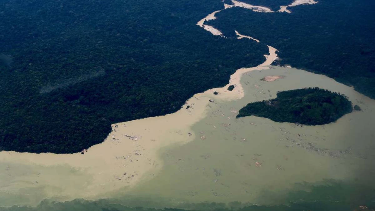O Governo Federal publicou nesta segunda-feira (14) um decreto que cria o Programa de Apoio ao Desenvolvimento da Mineração Artesanal e em Pequena Escala (Pró-Mape), um programa que incentiva a “mineração artesanal e em pequena escala” na Amazônia.