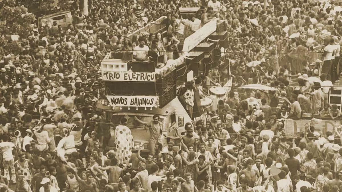 Meu último carnaval foi na década de 90. Uma espécie de velório agitado, onde enterrei definitivamente minha participação nessa festa popular.