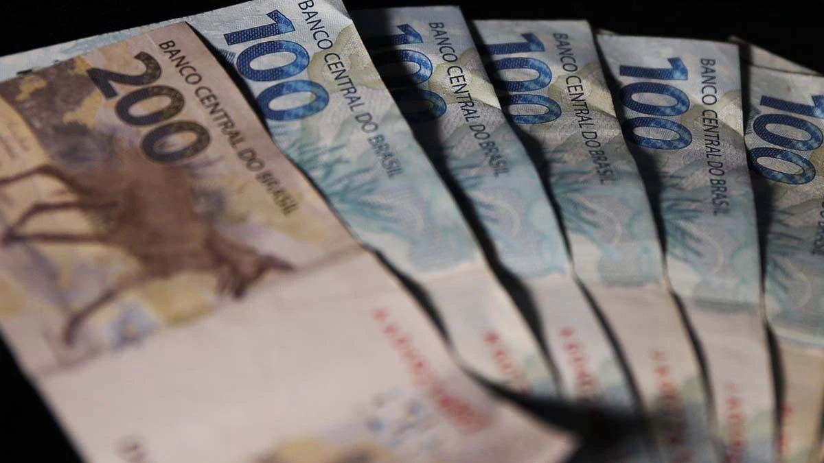 O Banco Central (BC) começa a receber a partir desta segunda-feira (7) depósitos voluntários de instituições financeiras, mediante remuneração. Os depósitos serão usados para fins de política monetária, funcionando como uma alternativa às operações compromissadas (títulos públicos).