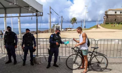 Com a instalação dos três pórticos na Barra pela Prefeitura para orientar as pessoas em relação às medidas de enfrentamento à Covid-19, a Guarda