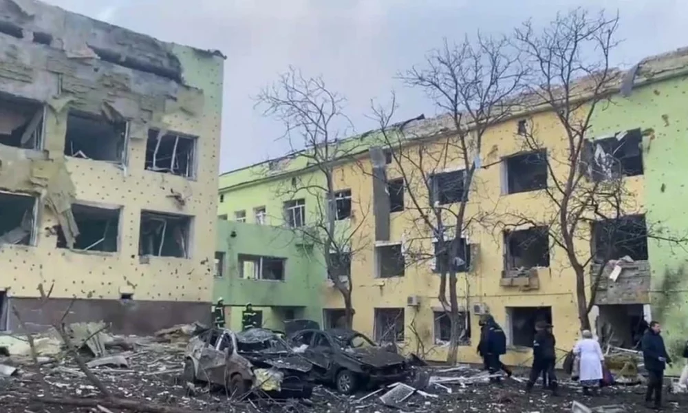 As negociações entre a Rússia e a Ucrânia terminaram sem um cessar-fogo, enquanto a violência continuava em todo o país, com as condições na cidade sitiada de Mariupol descritas como “terríveis e desesperadas” à medida que os moradores ficam sem comida.