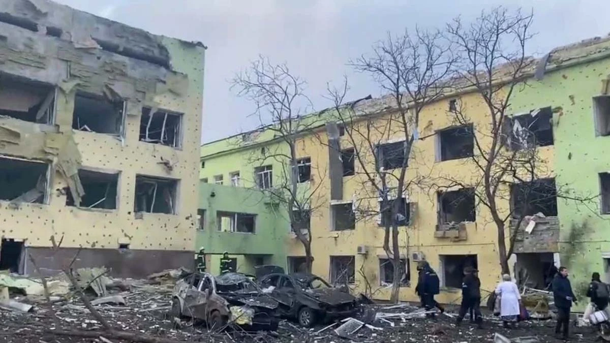 As negociações entre a Rússia e a Ucrânia terminaram sem um cessar-fogo, enquanto a violência continuava em todo o país, com as condições na cidade sitiada de Mariupol descritas como “terríveis e desesperadas” à medida que os moradores ficam sem comida.