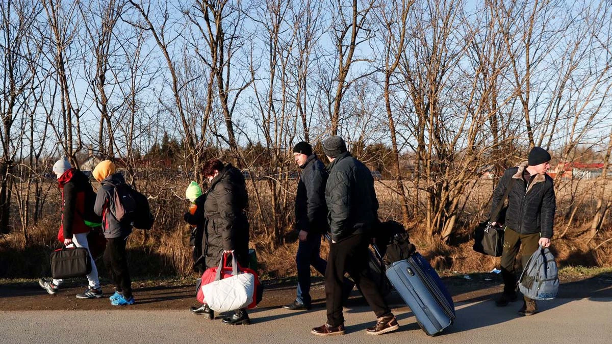 A Rússia e Ucrânia concordaram nesta quinta-feira (3) após reunião de mais de três horas, com a criação de corredores humanitários para a saída de civis e a entrada de medicamentos e ajuda humanitária na Ucrânia. Em entrevista coletiva, o negociador ucraniano afirmou que haverá uma terceira rodada de negociações e que é possível que haja um cessar-fogo durante o período da evacuação.