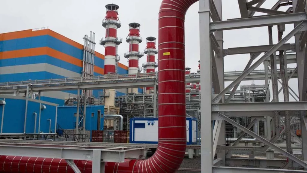 O presidente dos EUA, Joe Biden, anunciou mais uma sanção à Rússia: vai suspender a importação do petróleo, gás e carvão do país. A Rússia é um grande produtor mundial de combustíveis fósseis.  O Reino Unido pode aderir ao embargo.