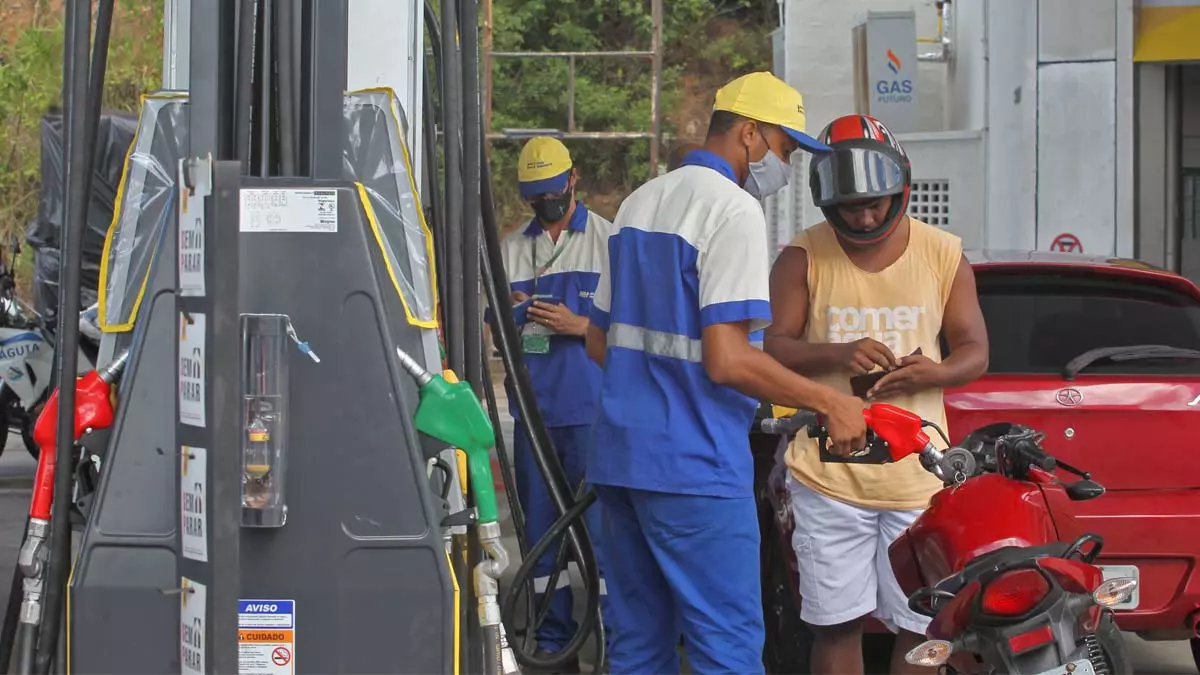 continuidade da tributação reduzida sobre combustíveis, de forma que diesel, gasolina, etanol e gás de cozinha continuarão pagando ICMS