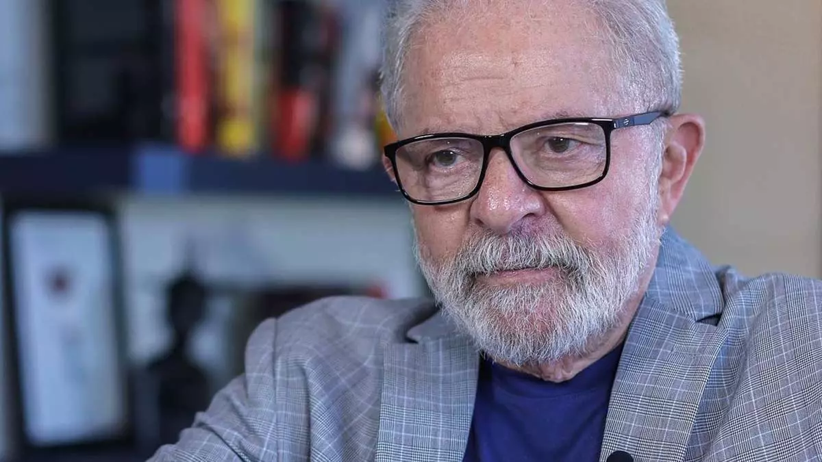 O ex-presidente Luiz Inácio Lula da Silva (PT) permanece na liderança da corrida presidencial, com 43% das intenções de voto, enquanto o presidente Jair Bolsonaro (PL), aparece em segundo lugar, com 28%, segundo pesquisa Ipespe, contratada pela XP Investimentos, divulgada nesta sexta-feira (11).