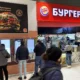 O proprietário do Burger King disse que o operador de suas 800 lojas na Rússia “se recusou” a fechá-las, apesar de sua exigência de