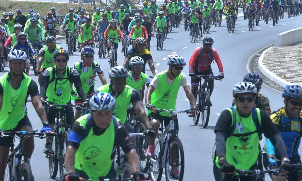 A Superintendência de Trânsito de Salvador (Transalvador) abre inscrições para a primeira edição do “Pedala com a gente”, passeio ciclístico em comemoração ao Dia Internacional do Ciclista. O evento acontece no dia 10 de abril, com concentração às 7h na sede do órgão, nos Barris. As inscrições são gratuitas e podem ser feitas pelo site.