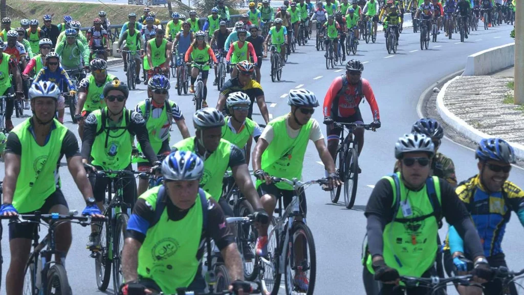 A Superintendência de Trânsito de Salvador (Transalvador) abre inscrições para a primeira edição do “Pedala com a gente”, passeio ciclístico em comemoração ao Dia Internacional do Ciclista. O evento acontece no dia 10 de abril, com concentração às 7h na sede do órgão, nos Barris. As inscrições são gratuitas e podem ser feitas pelo site.